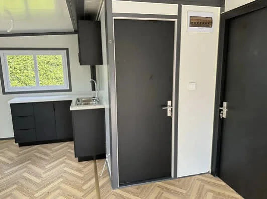 Contenedor móvil Tiny House con dos dormitorios y cocina – 2024