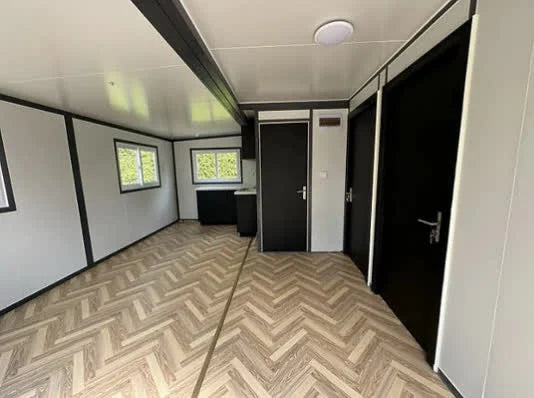 Contenedor móvil Tiny House con dos dormitorios y cocina – 2024